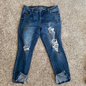 Vanilla star mid rise, skinny jeans, size 16W distressed super comfortable